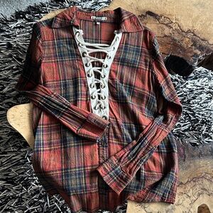Gimmicks by BKE Plaid Lace-Up Flannel Tunic